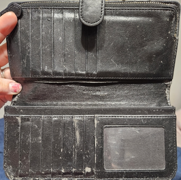 COACH WALLET *AS IS* PLEASE READ DESCRIPTION:) - Picture 6 of 11